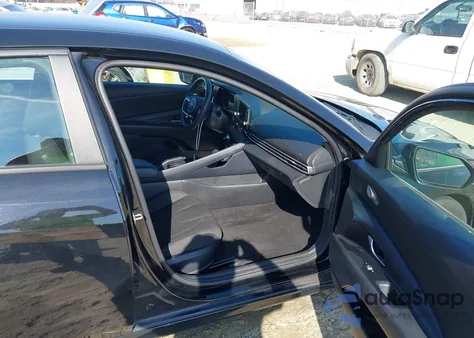 2021 Hyundai Elantra Sel z USA, uszkodzony, nr VIN 5NPLM4AG0MH002280